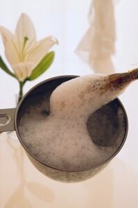 泡立てたクレンジングジェル